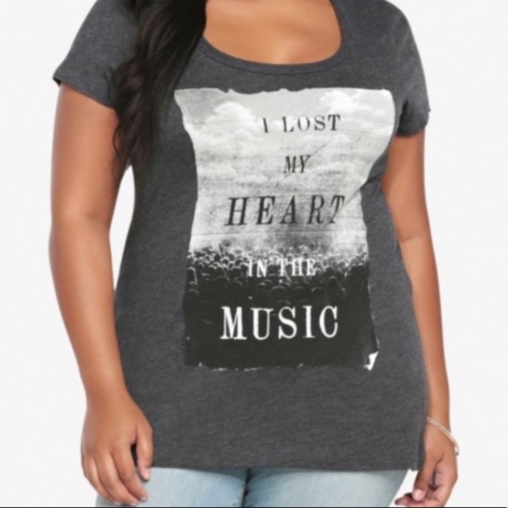 Torrid gray I LOST MY HEART IN THE MUSIC tee sz 1